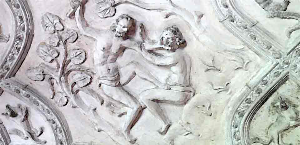 Барельеф, похожий на библейскую сцену нападения Каина на Авеля из-за зависти